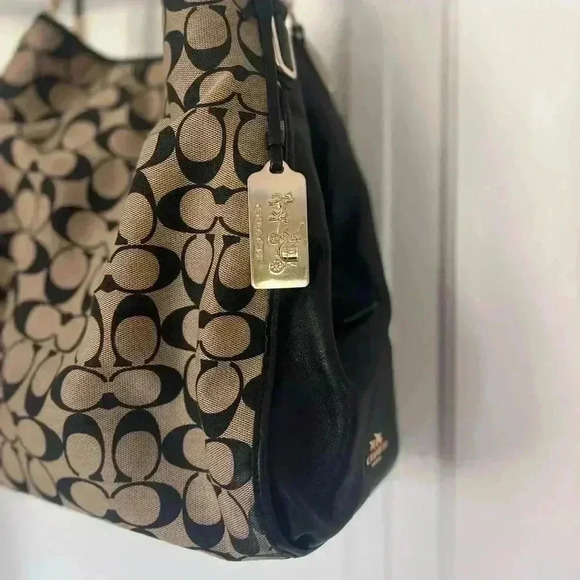 Coach Madison Large Shoulder Bag - C1481-32721 - Printed Signature Fabric - Picture 14 of 16